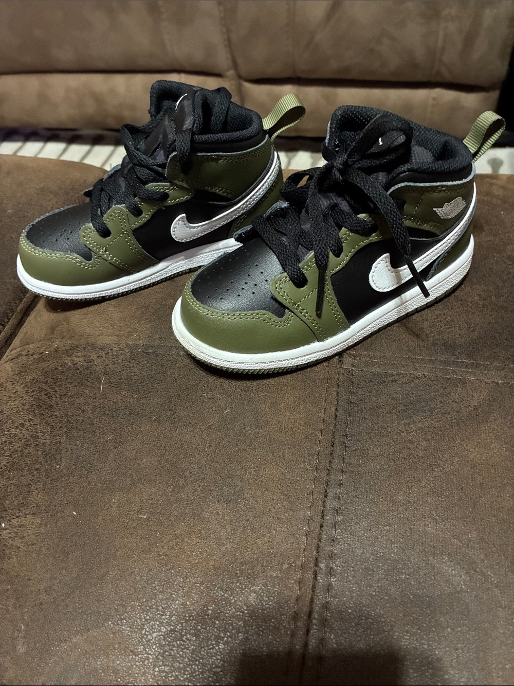 Jordan sneakers (toddler) - Picture 2 of 3